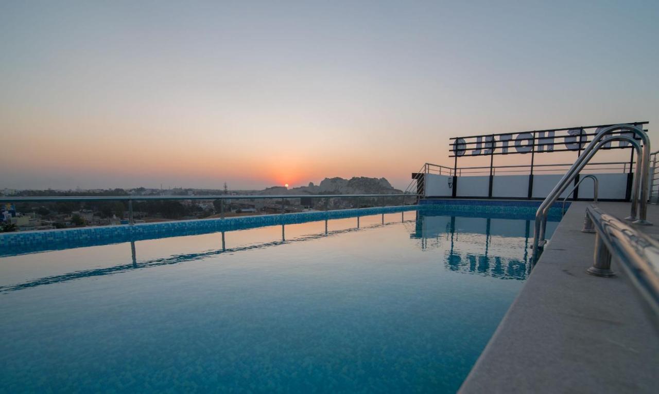 Npg Hotel Yelahanka Eksteriør bilde